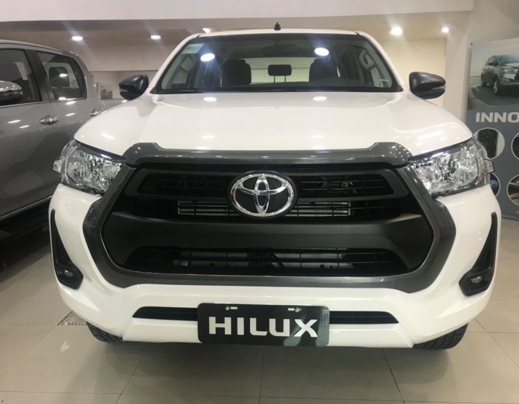 Toyota Hilux 4x2 SR cabina doble 2,4TDi 150 hp ENTREGA INMEDIATA!! 