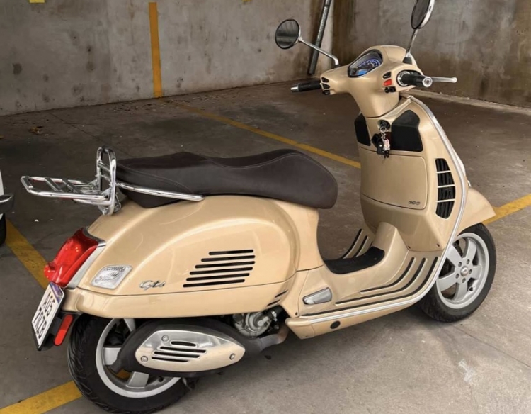 Vespa gts 300