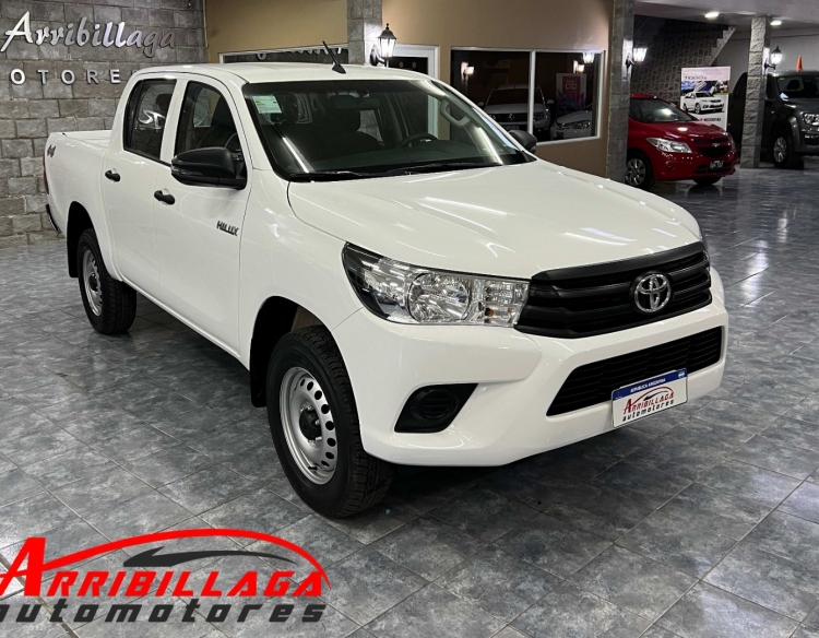 Toyota Hilux DX 4X4 MT6 2.4 TDI DC 0Km Necochea