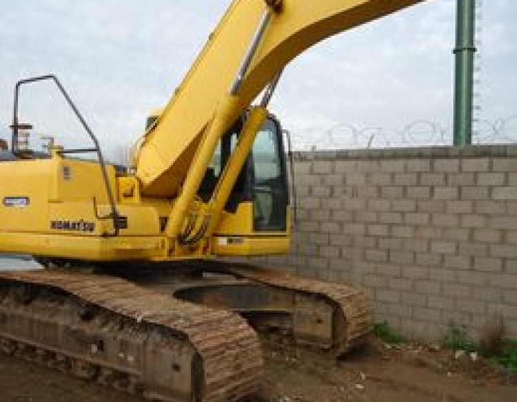 EXCAVADORA KOMATSU PC200 LC