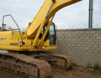 EXCAVADORA KOMATSU PC200 LC