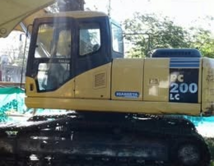 EXCAVADORA KOMATSU PC200 LC