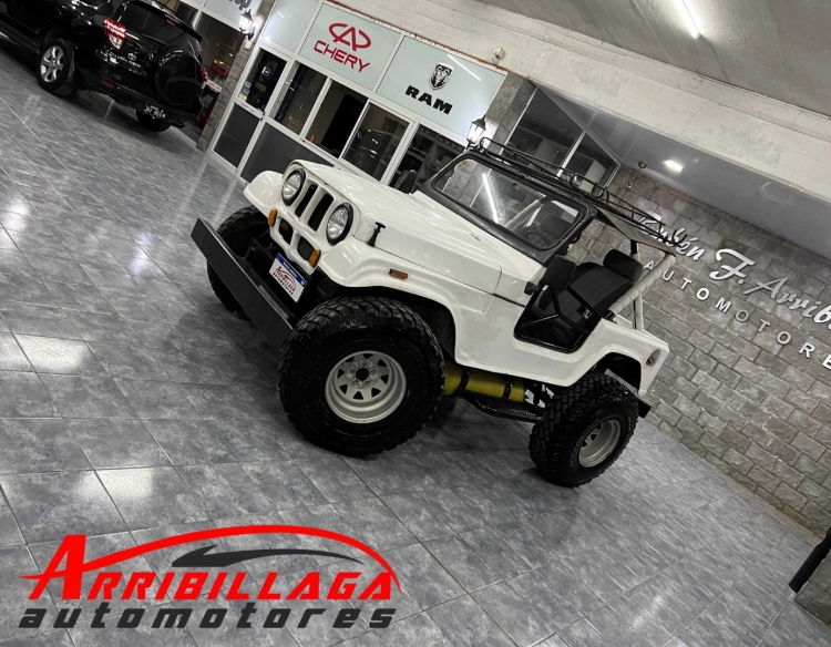 Jeep C/GNC 4X2 Fibra Motor 221 Necochea